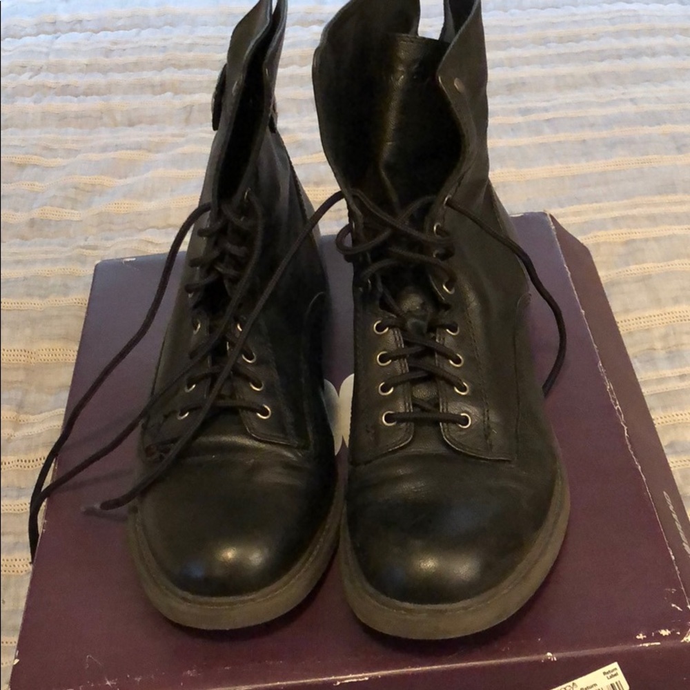 Lucky Brand army boots